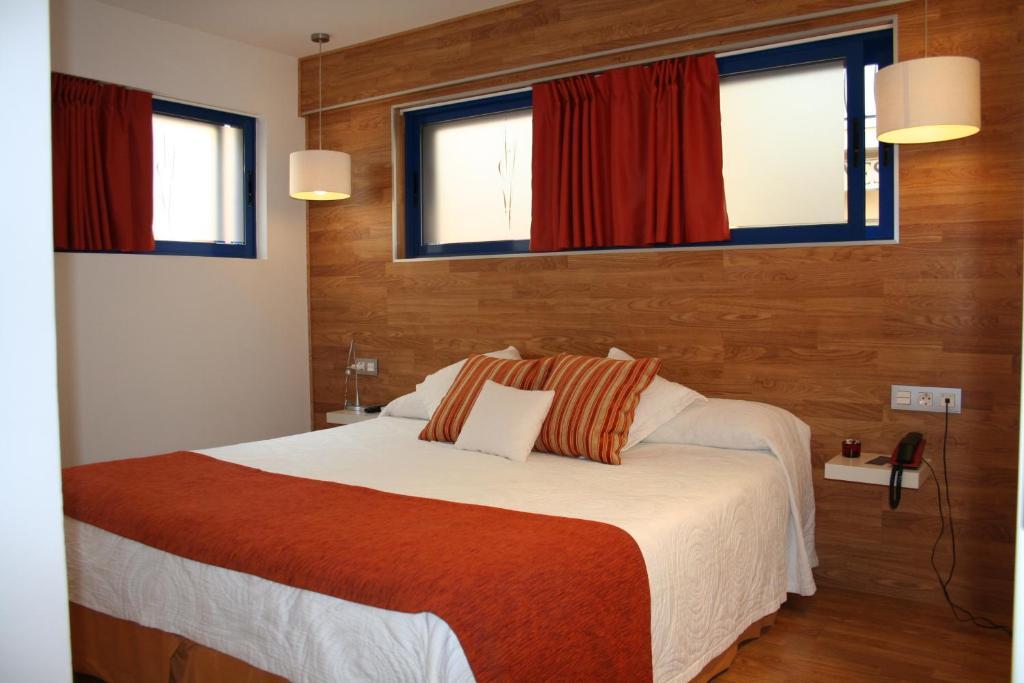 Hotel Fetiche Alojamiento Con Encanto Бенидорм Стая снимка